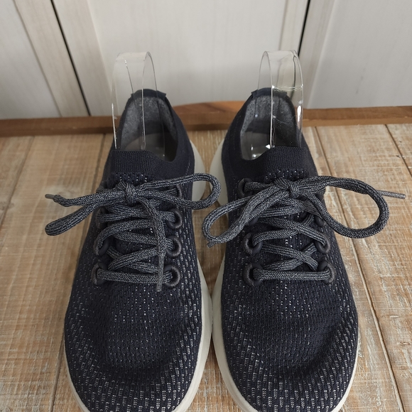 Allbirds Woman’s Wool Runners. Dark Navy Blue. Size 8 - Picture 6 of 12